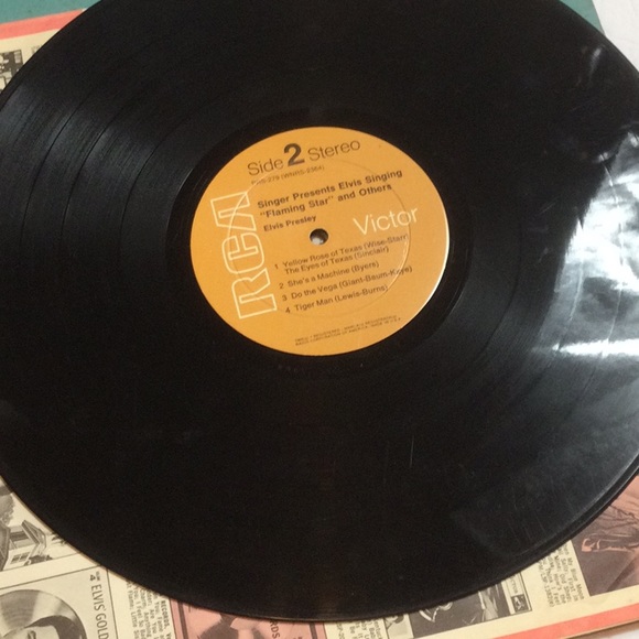 2 Elvis albums , I’m 10,000 yrs old and flaming star - Picture 5 of 5